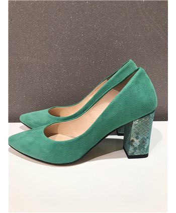 Zöld velúr cipő, mintás sarokkal