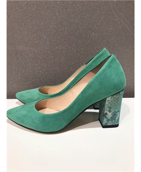 Zöld velúr cipő, mintás sarokkal